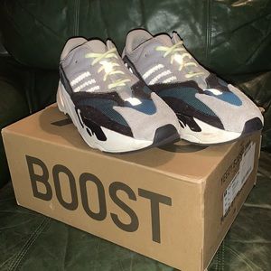Men’s Adidas Yeezy Boost 700 Wave Runner Size 10